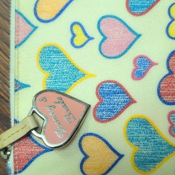 Dooney & Bourke - VINTAGE It Girl Rainbow Zipper Wristlet With Hearts - Picture 2 of 5
